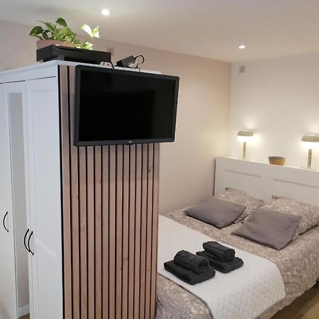 Le Vauban, Charmant Studio 5 Minutes Du Chateau แวร์ซาย ภายนอก รูปภาพ