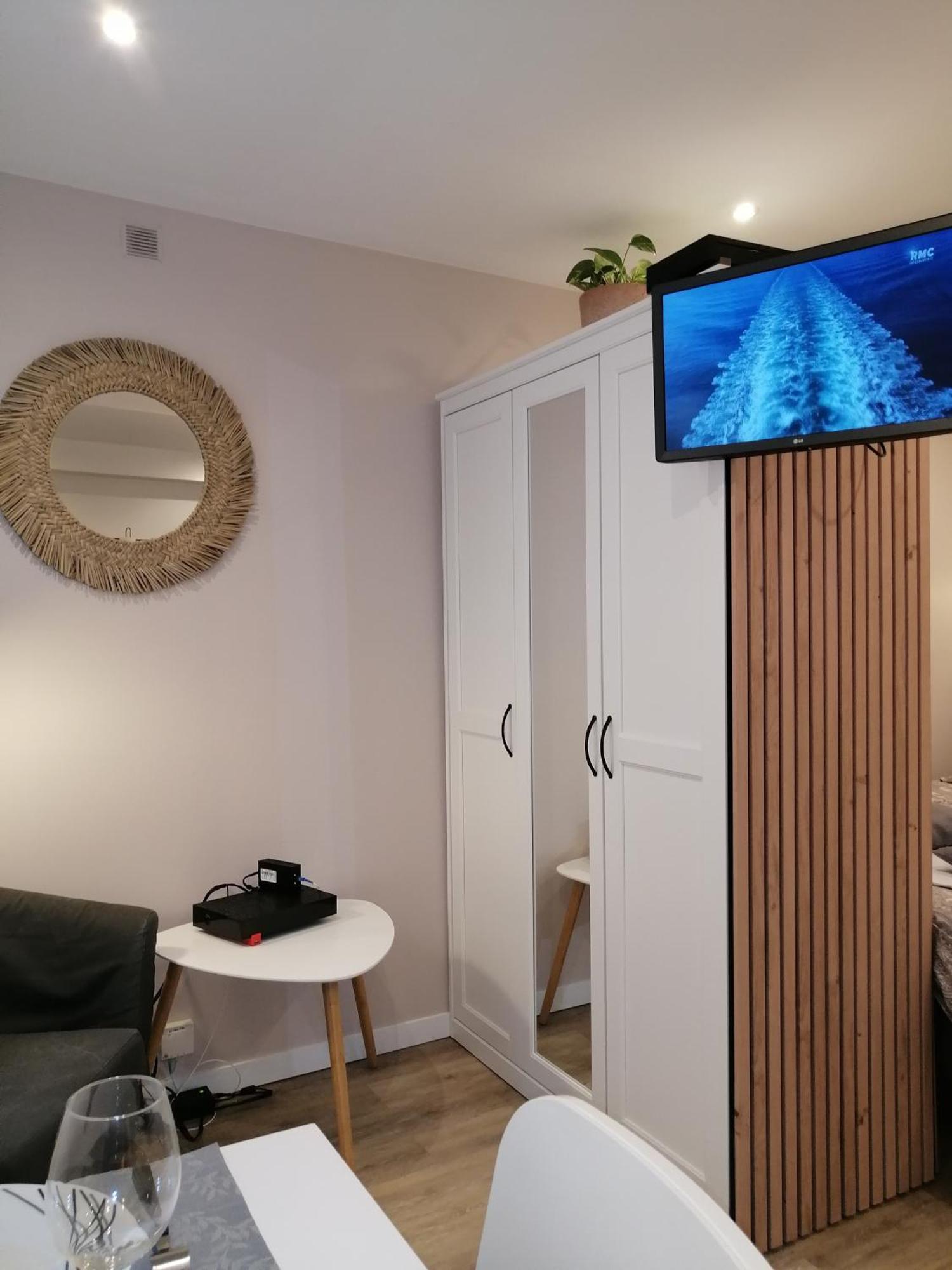 Le Vauban, Charmant Studio 5 Minutes Du Chateau แวร์ซาย ภายนอก รูปภาพ