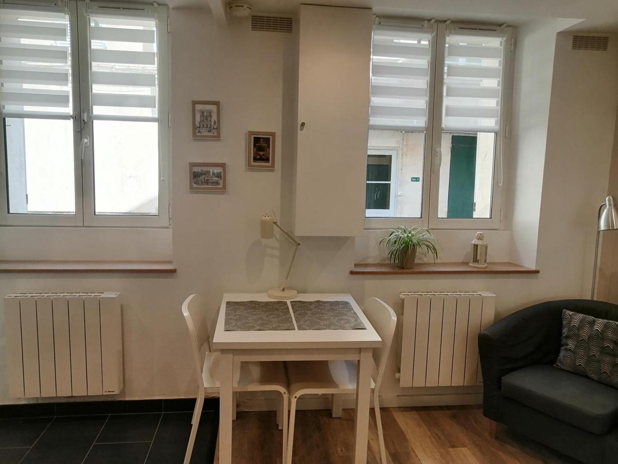 Le Vauban, Charmant Studio 5 Minutes Du Chateau แวร์ซาย ภายนอก รูปภาพ